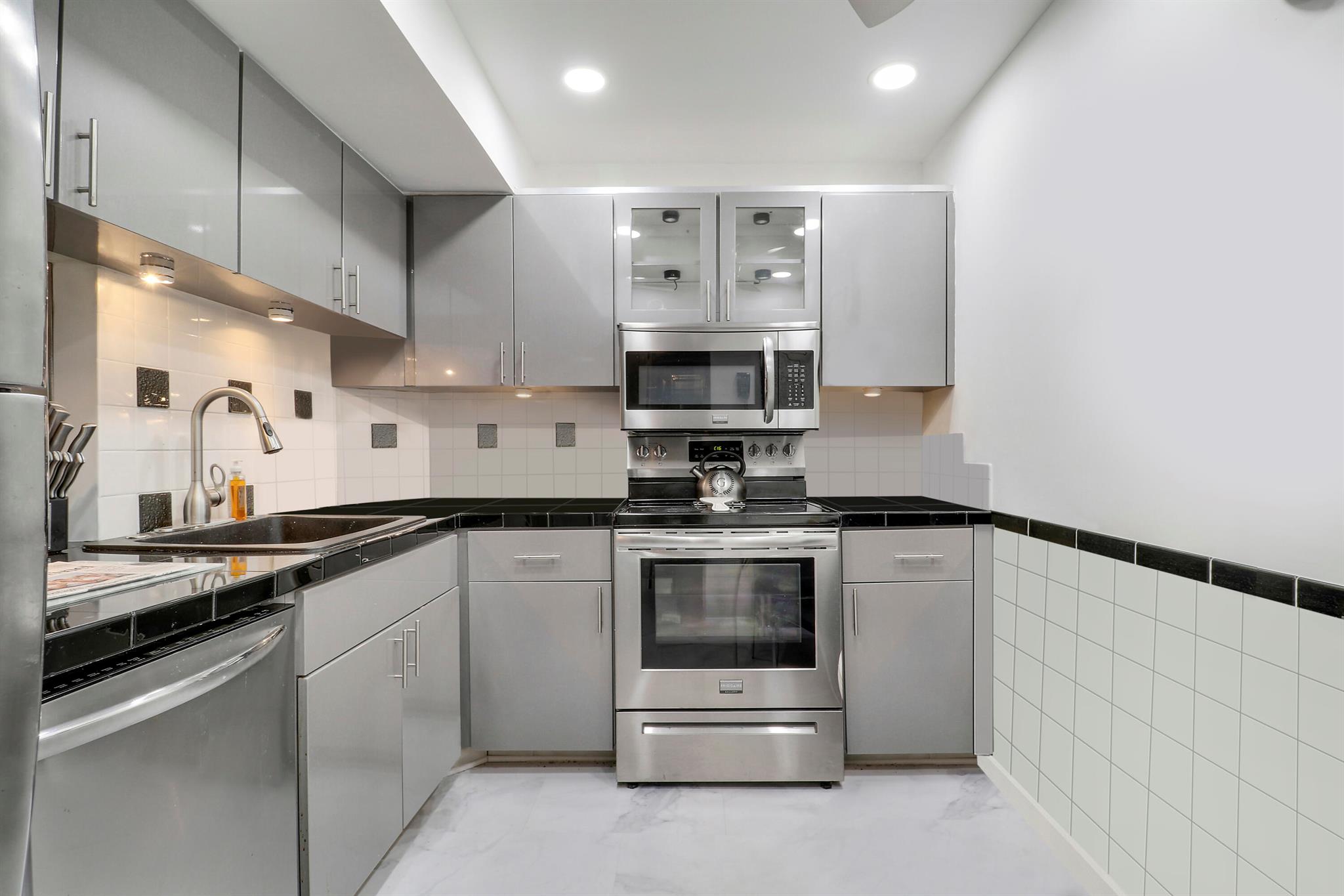 REGENCY HIGHLAND CLUB CON - Residential