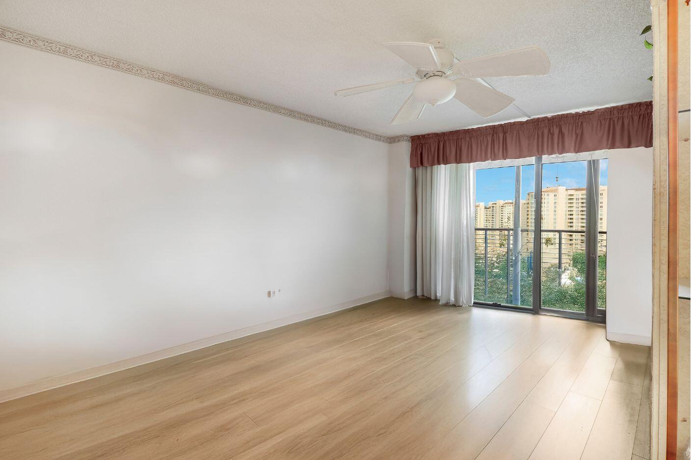 REGENCY HIGHLAND CLUB CON - Residential