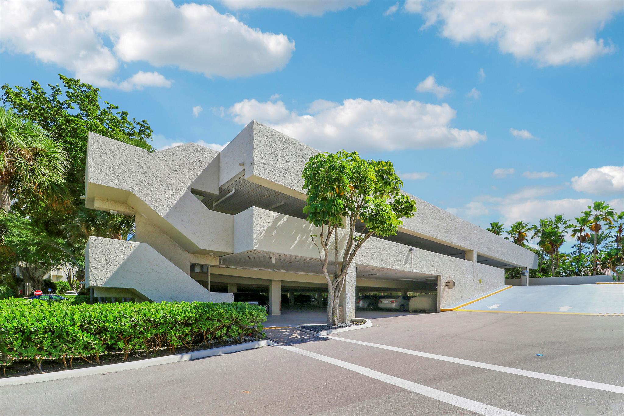 REGENCY HIGHLAND CLUB CON - Residential
