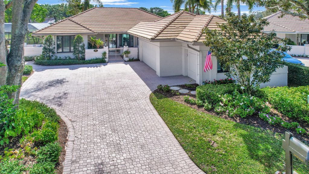 Photo of 5862 SE Oakmont Place, Stuart, FL 34997 (MLS # R10956139)