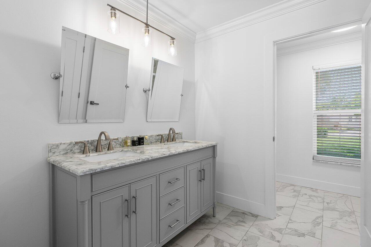 LAKE SHORE ESTS IN - Residential