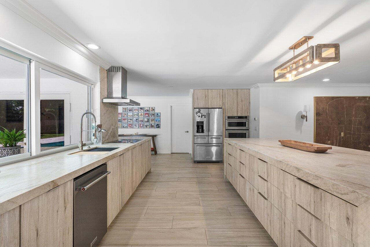 LAKE SHORE ESTS IN - Residential