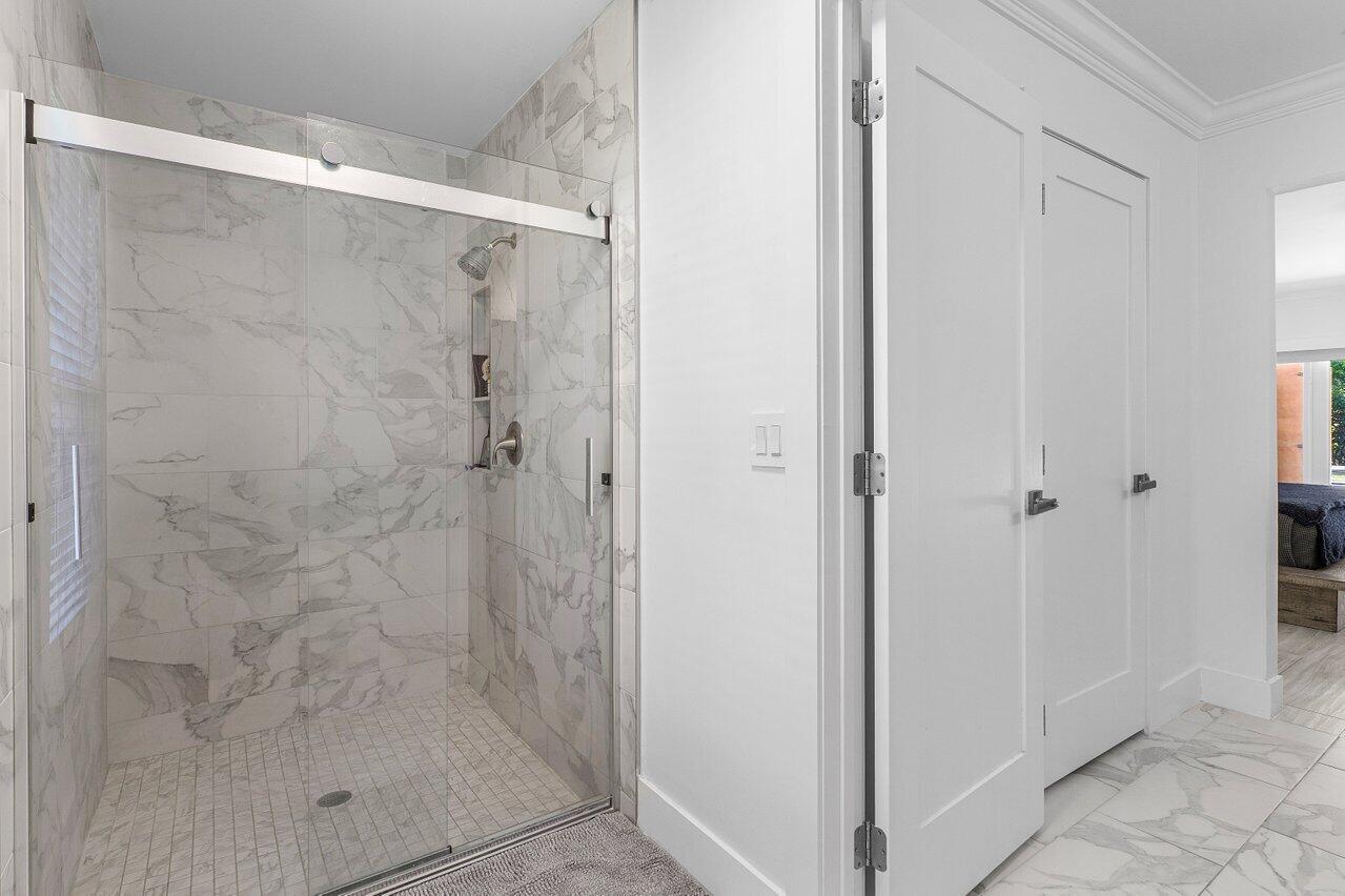 LAKE SHORE ESTS IN - Residential