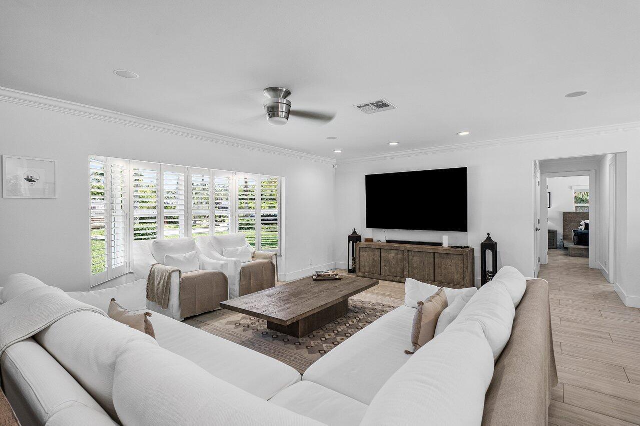 LAKE SHORE ESTS IN - Residential