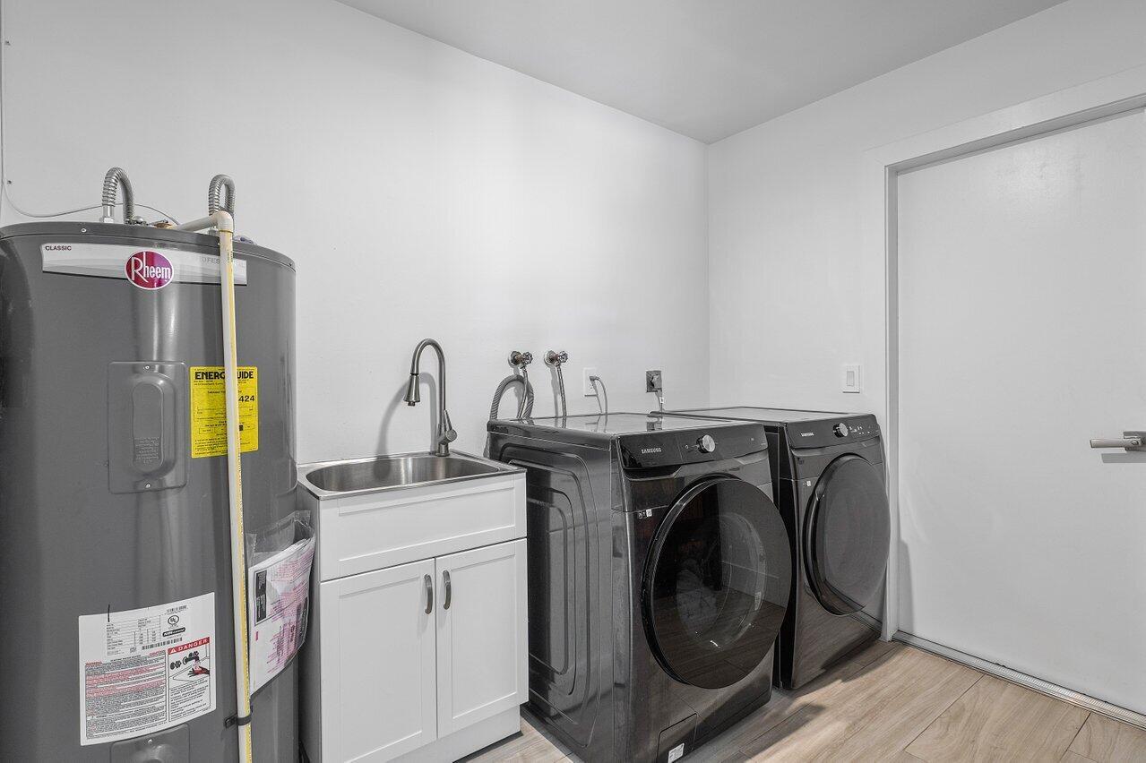 LAKE SHORE ESTS IN - Residential