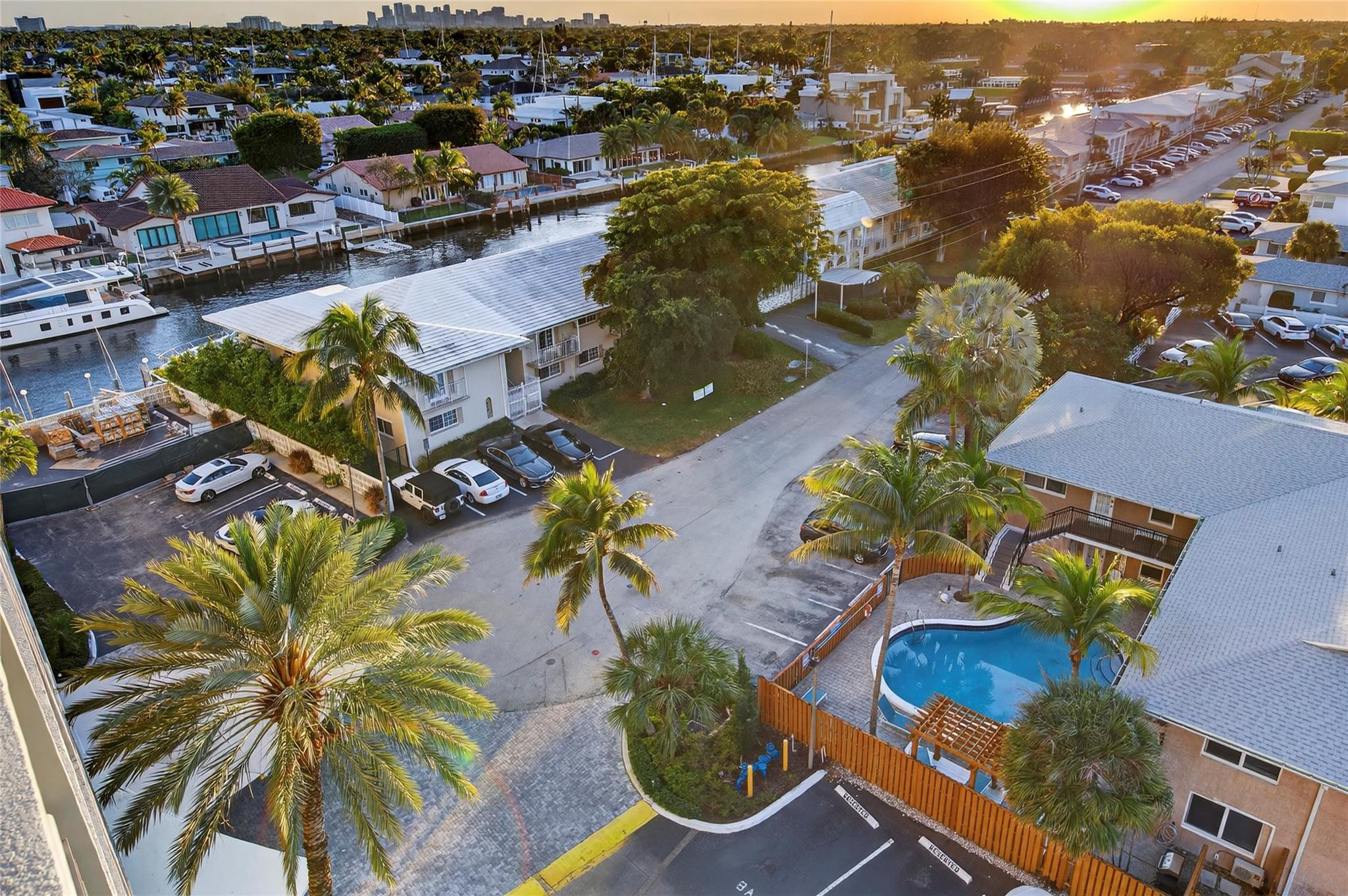 LAUDERDALE TOWER CONDO - Residential
