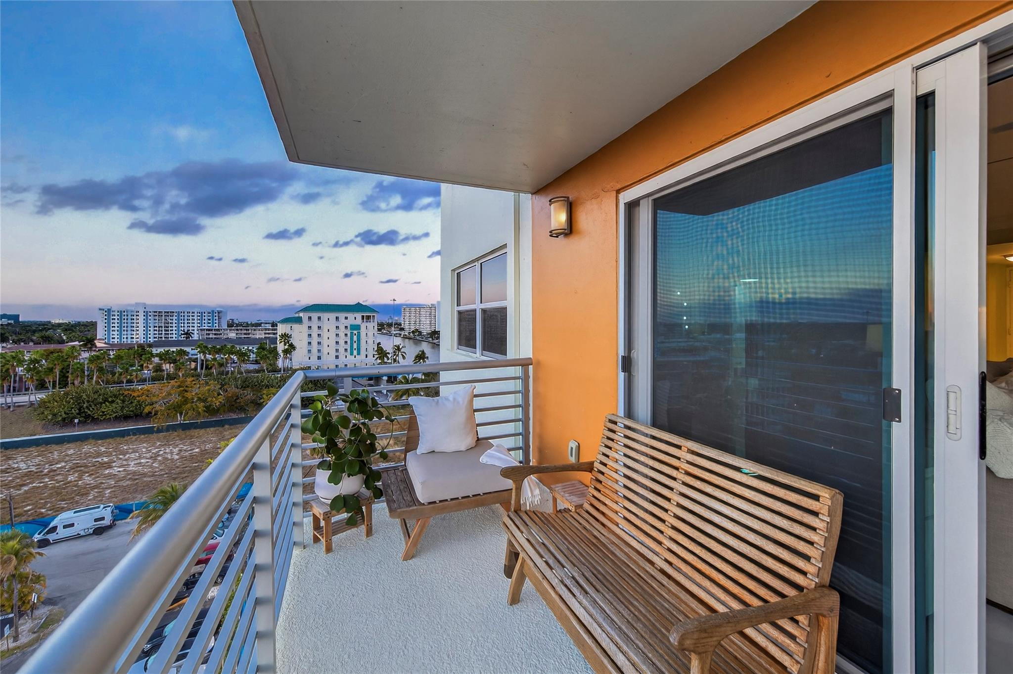 LAUDERDALE TOWER CONDO - Residential