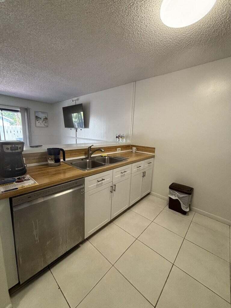 SANDALWOOD OF VERO - Residential Lease