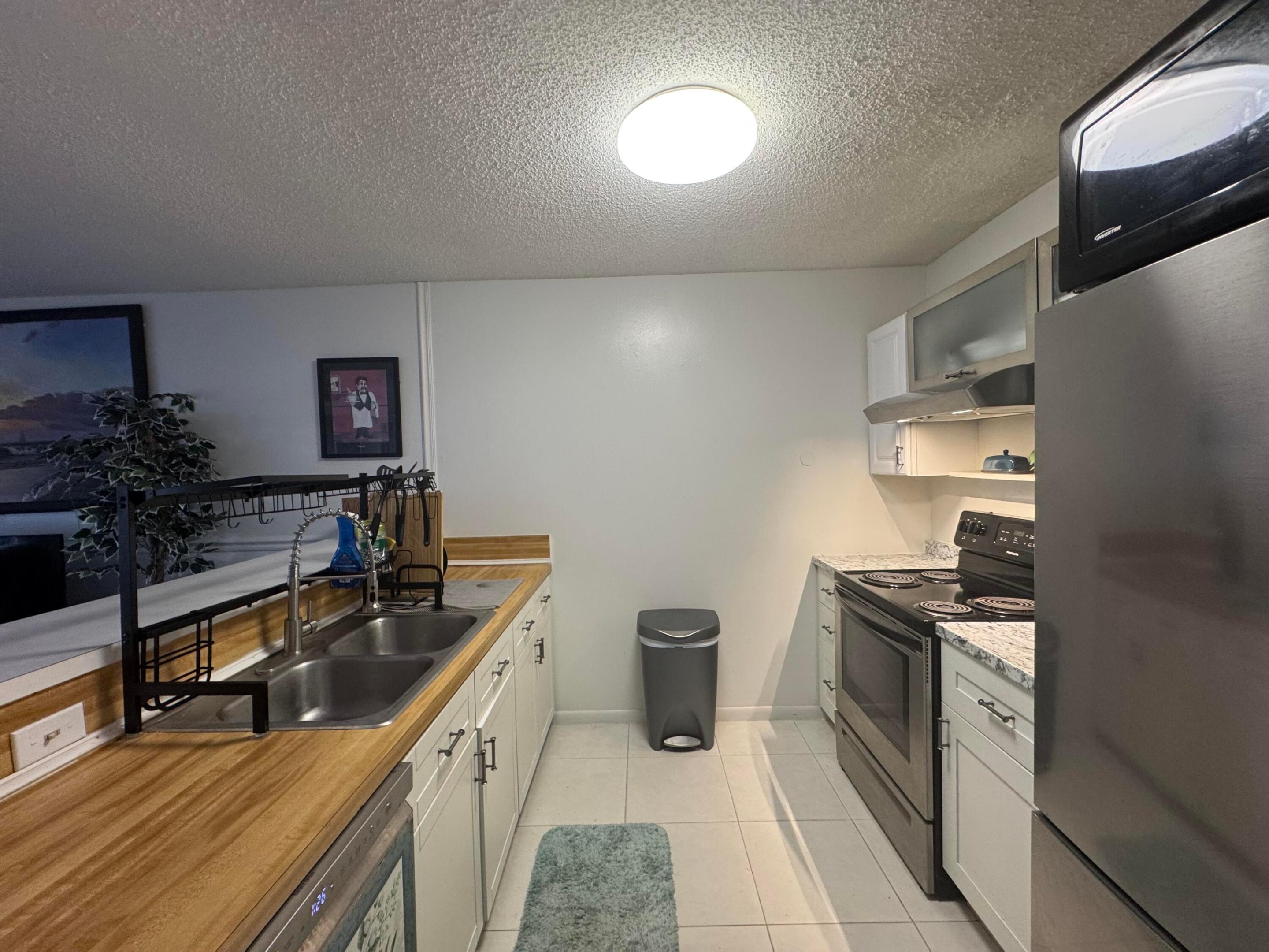 SANDALWOOD OF VERO - Residential Lease