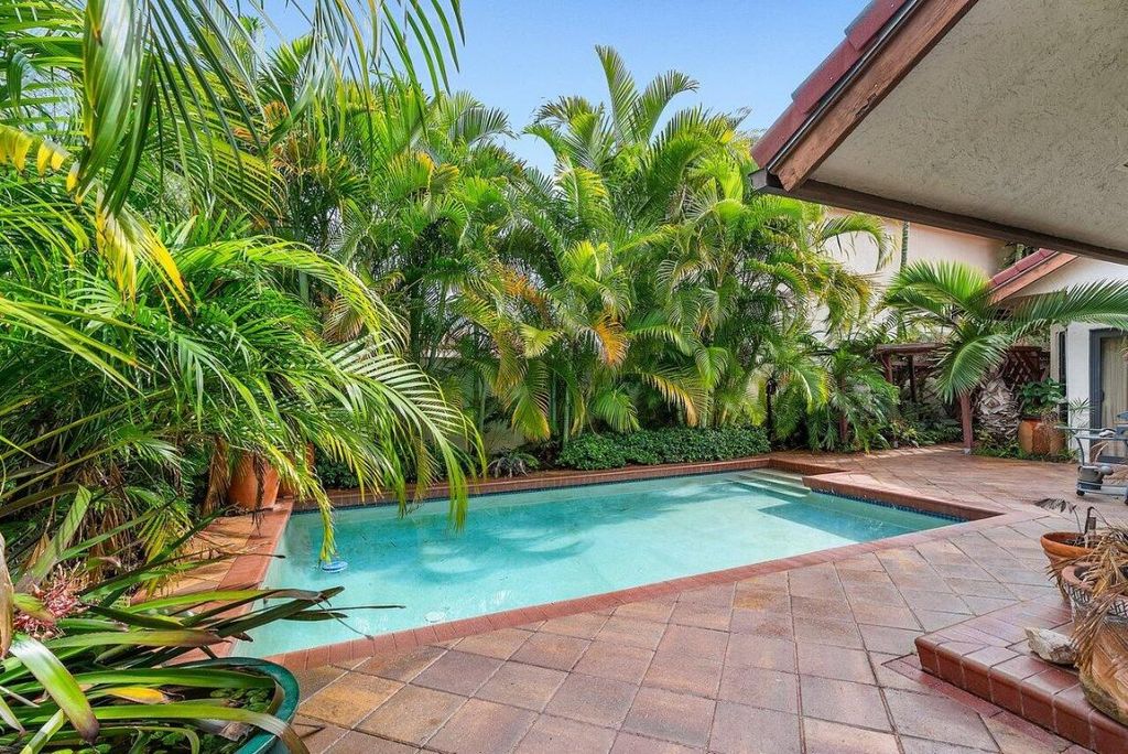 Photo of 21729 Club Villa Terrace, Boca Raton, FL 33433 (MLS # R10965722)