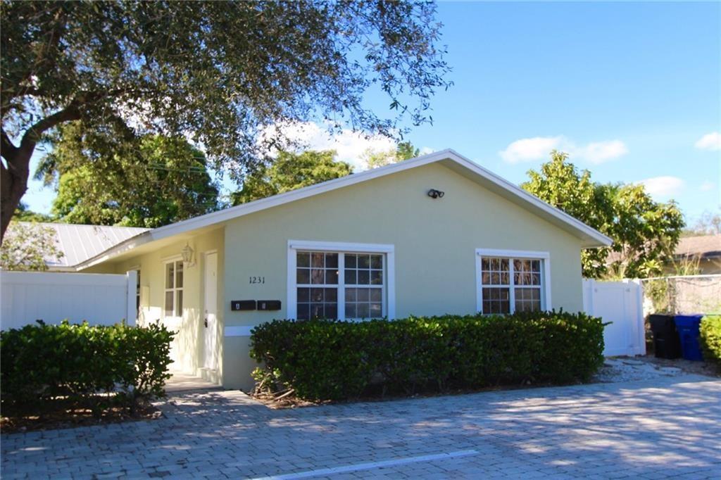 Great location! 2/2 tiled through out with high ceiling in living, open Kitchen, large Master Bedroom with walk-in closet, Gated, PVC fence with private outdoor space, Private Laundry Room with Washer & Dryer. This Duplex is a rare find in the area. Feels like a private home. Tenant(s) must qualify, proof of income, credit 700+ background check. Great rental close to downtown, entertainment and shopping. Please do not walk property without an appointement tenant occupied, 2 parking spots, no trucks, rv's or boats.