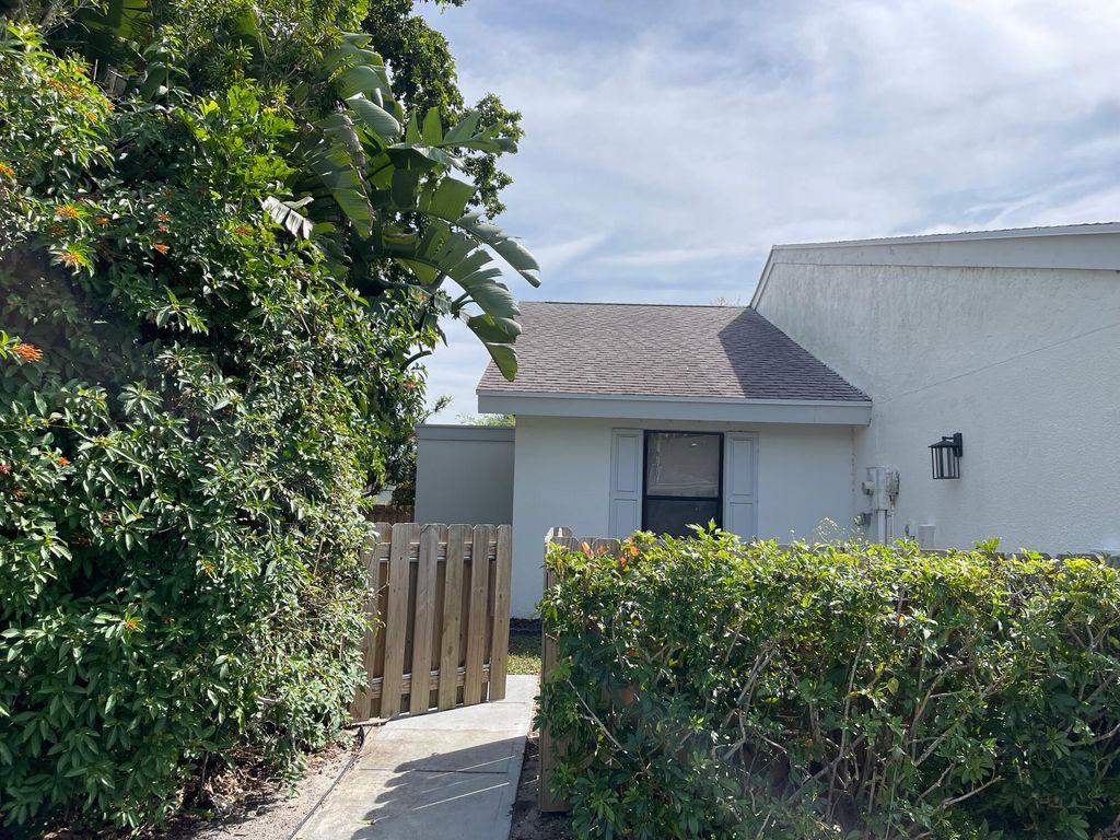 Photo of 51 Baytree Circle, Boynton Beach, FL 33436 (MLS # R11035061)