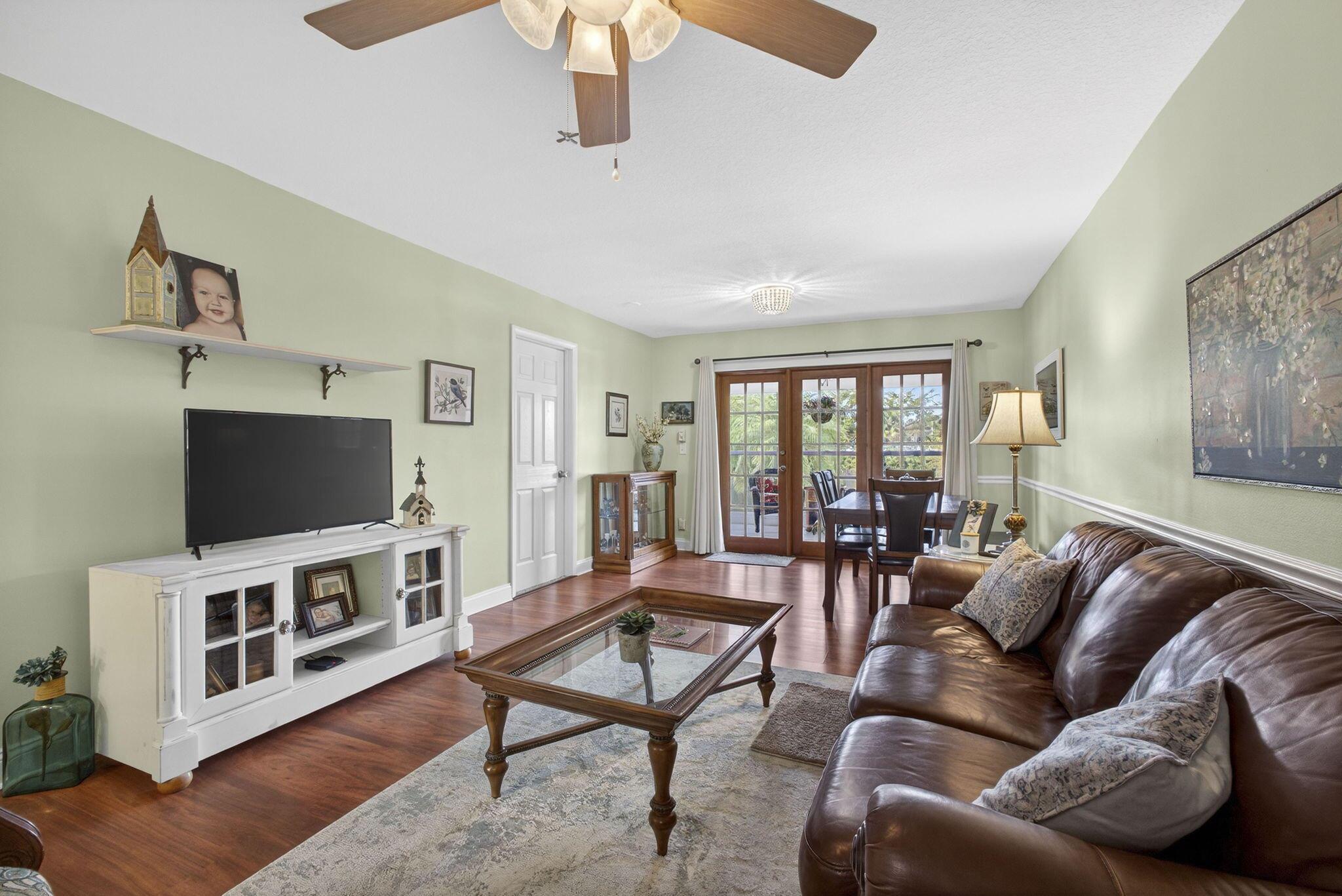 GOLDEN LAKES VILLAGE COND - Residential