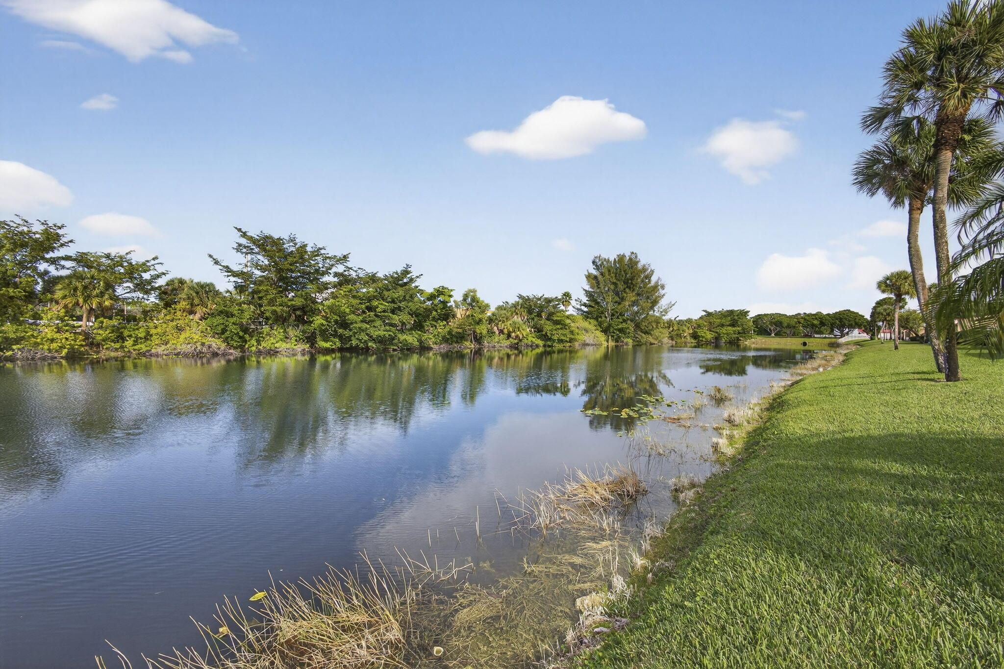 GOLDEN LAKES VILLAGE COND - Residential