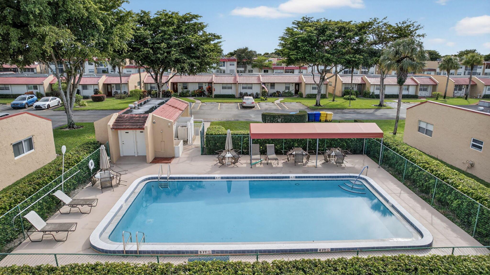 GOLDEN LAKES VILLAGE COND - Residential