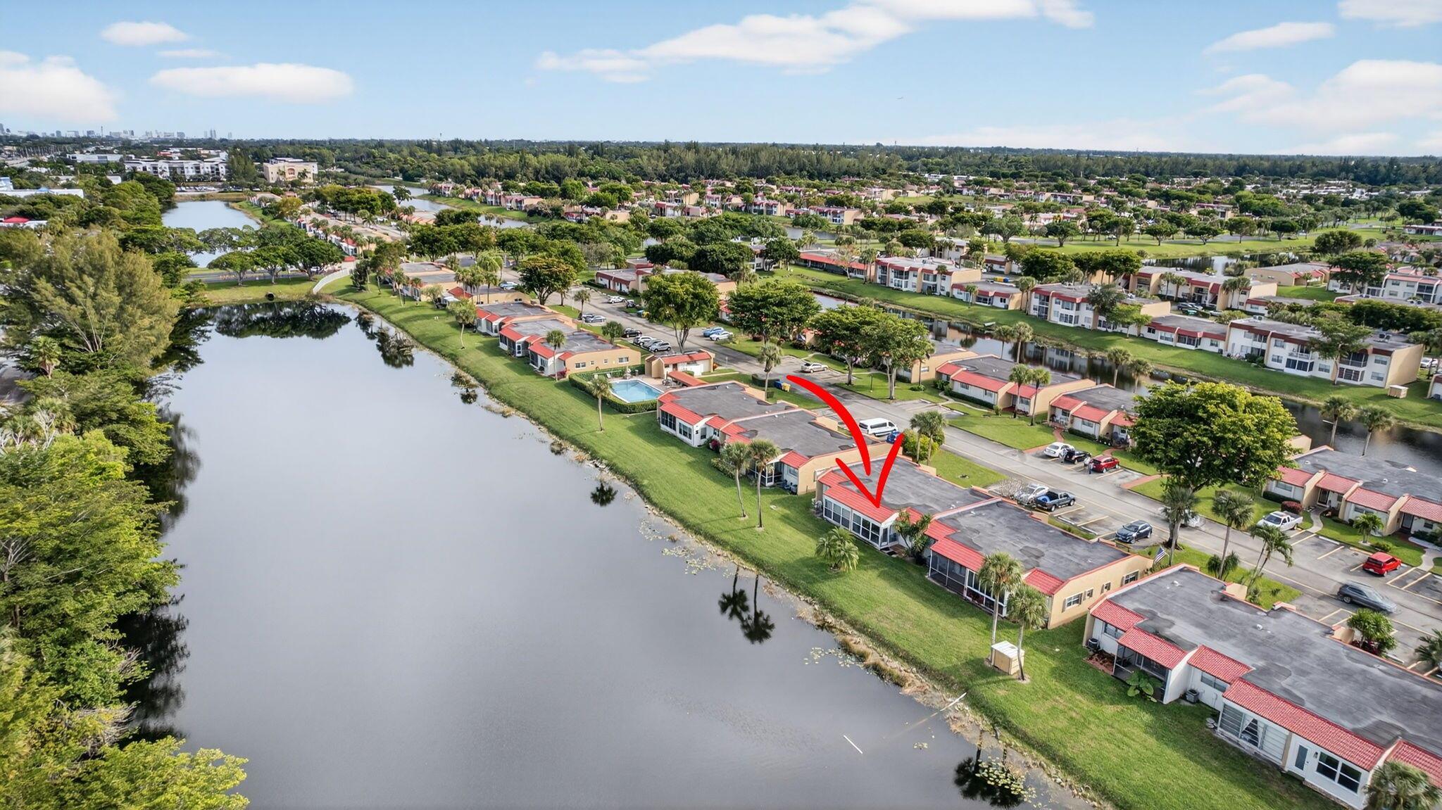 GOLDEN LAKES VILLAGE COND - Residential