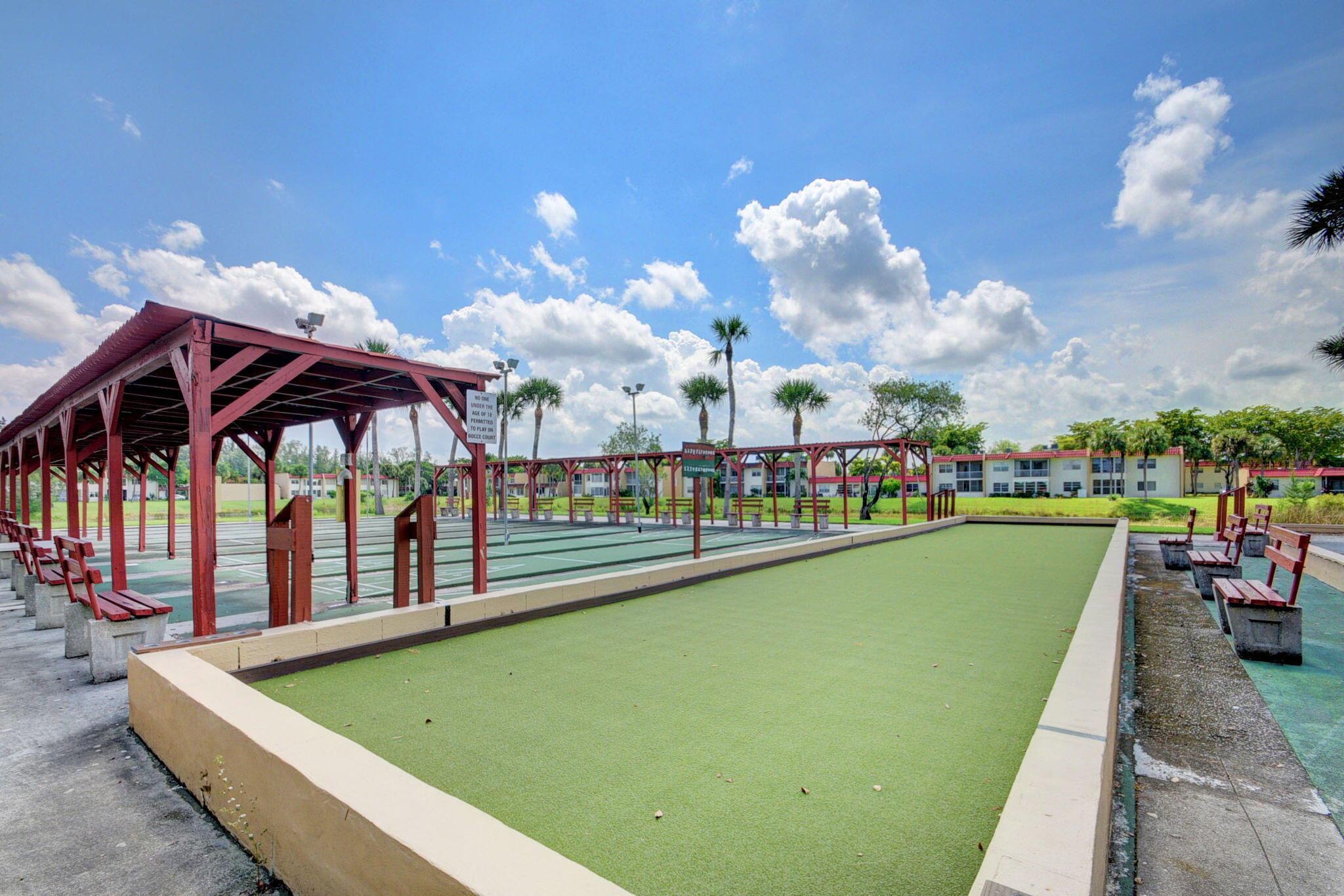 GOLDEN LAKES VILLAGE COND - Residential