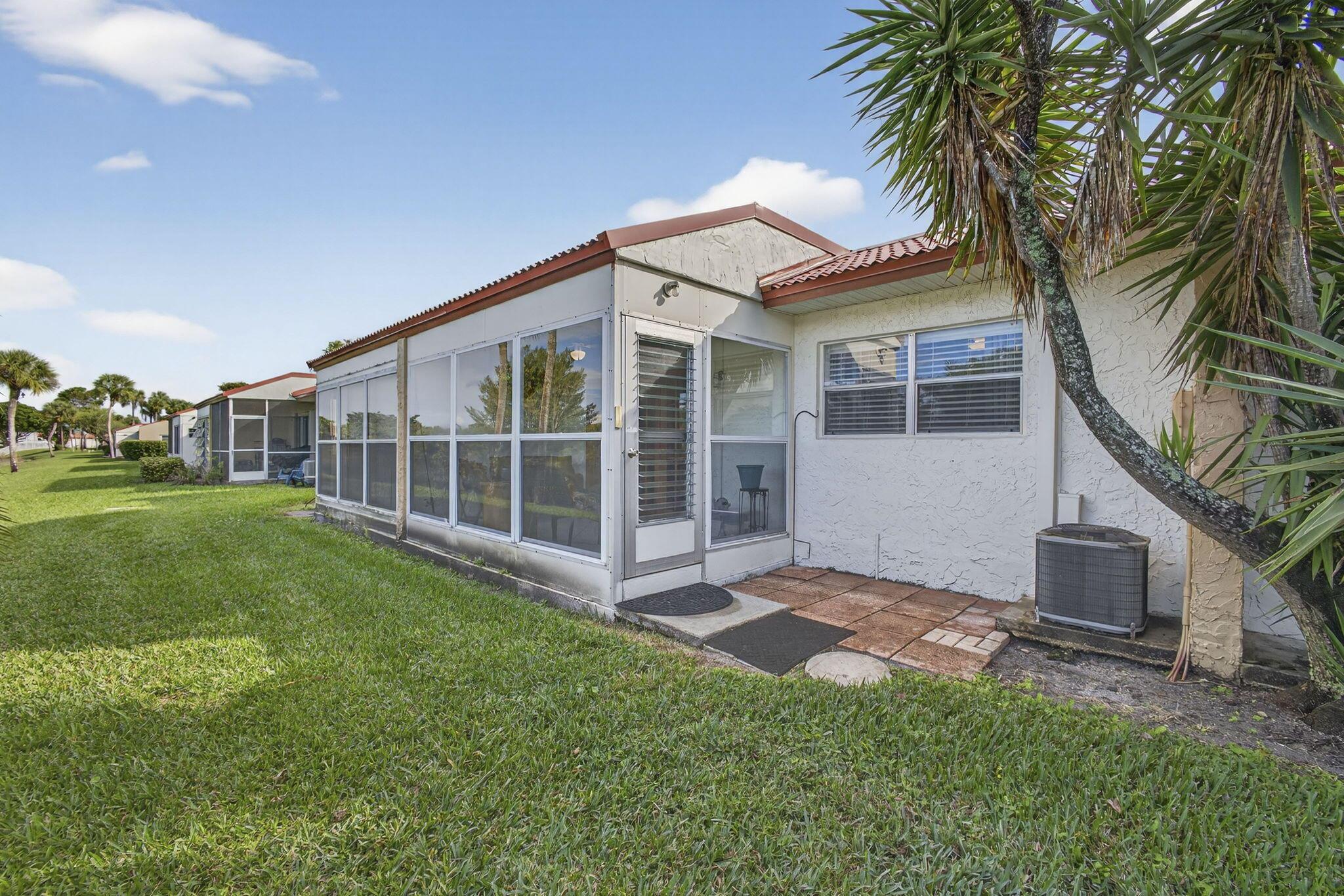 GOLDEN LAKES VILLAGE COND - Residential