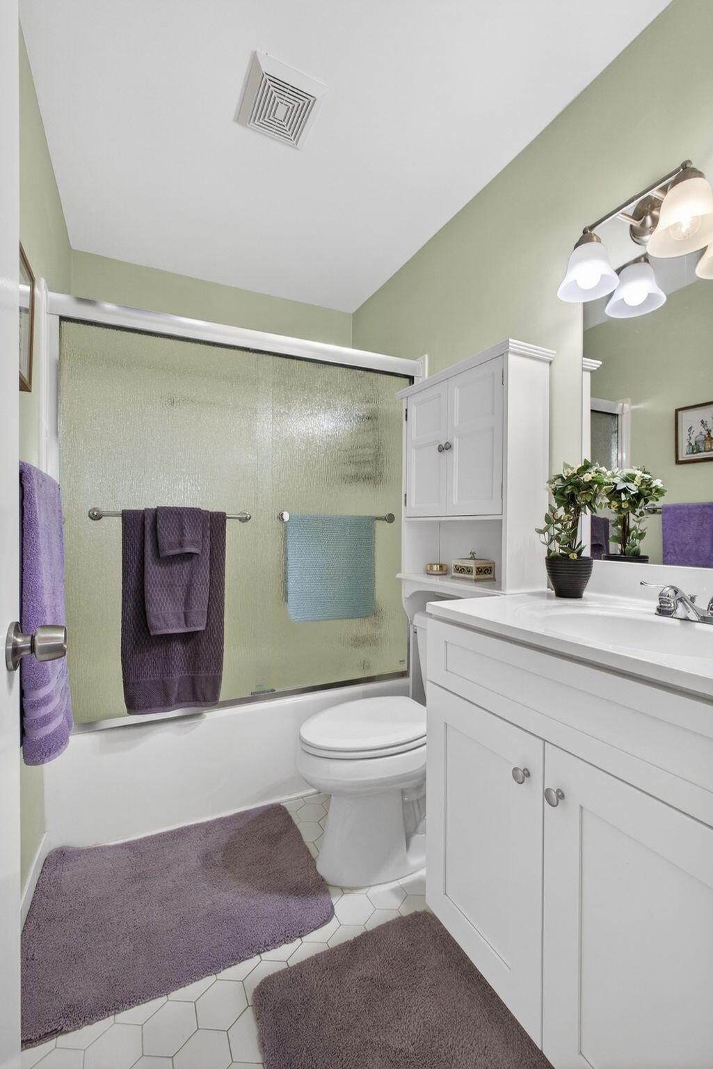 GOLDEN LAKES VILLAGE COND - Residential