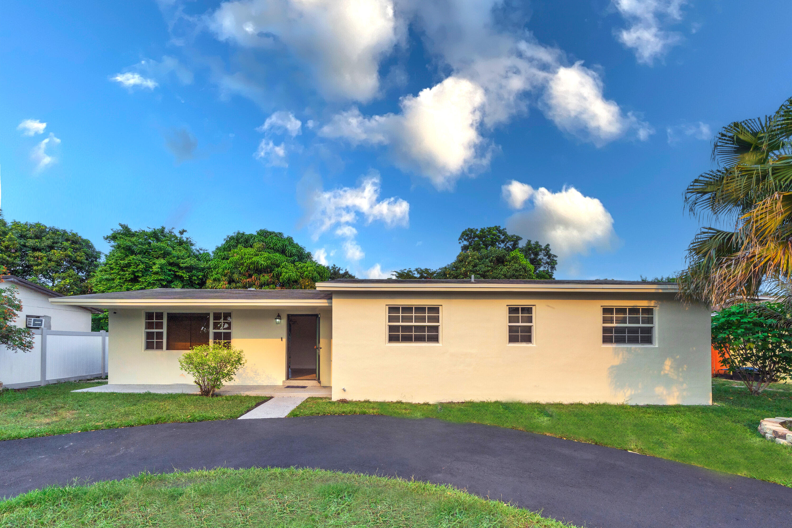 301 N 65th Way