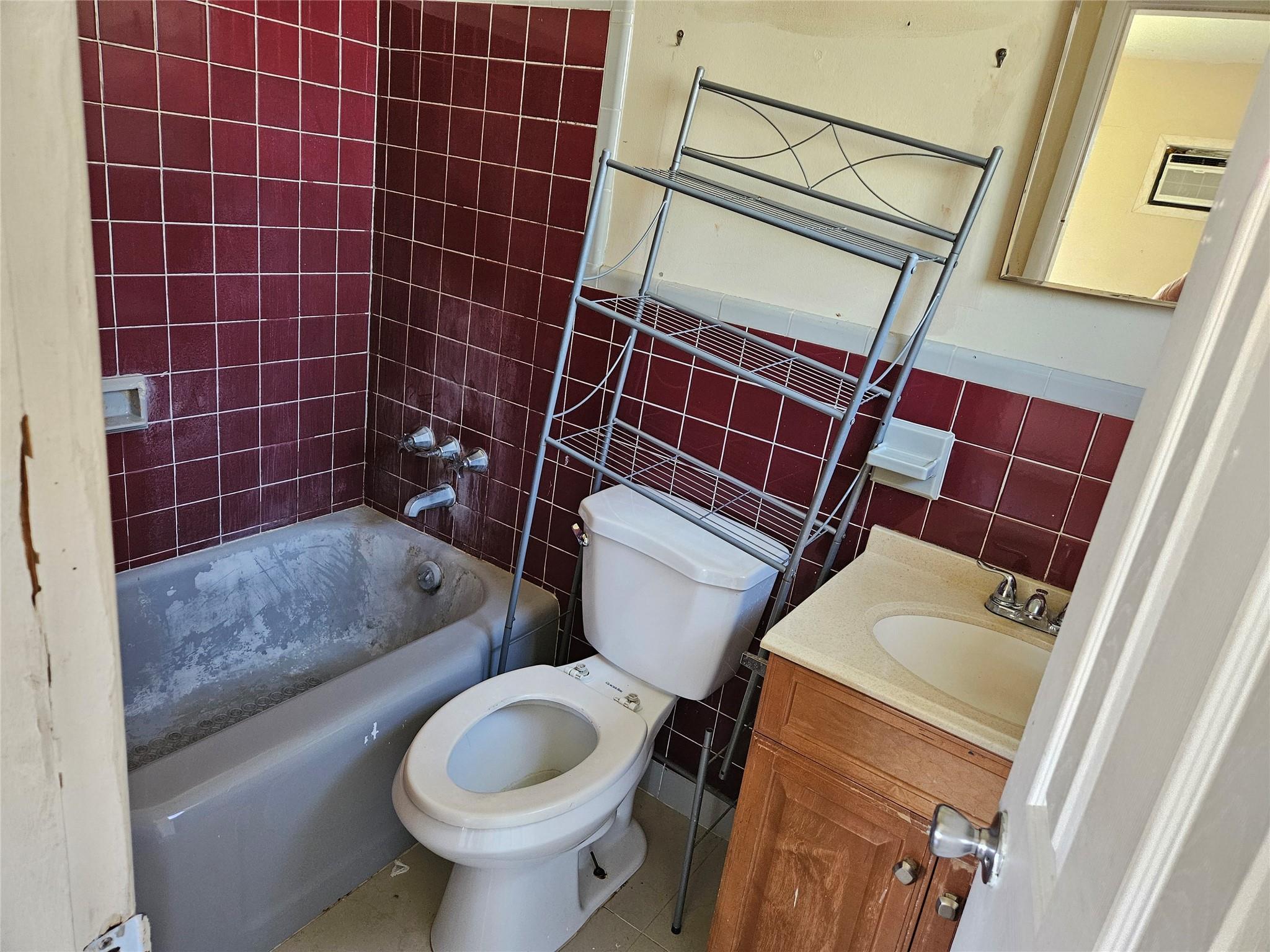 Lauderdale 2-9 D - Residential Income