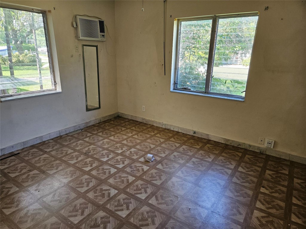 Lauderdale 2-9 D - Residential Income