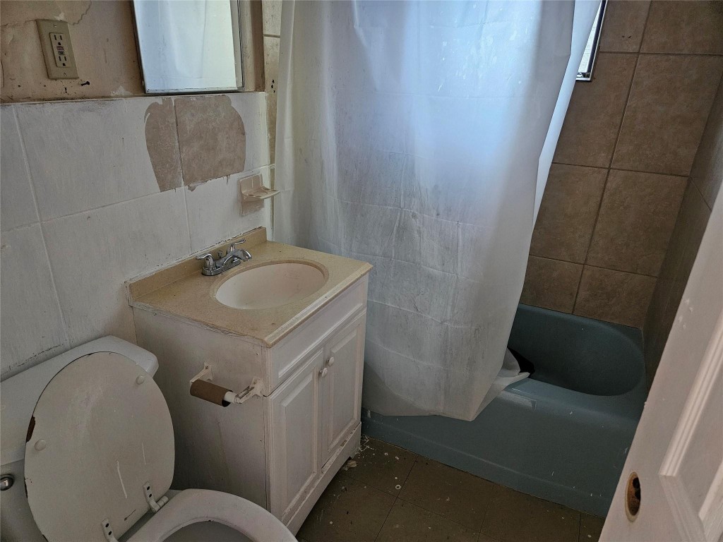 Lauderdale 2-9 D - Residential Income