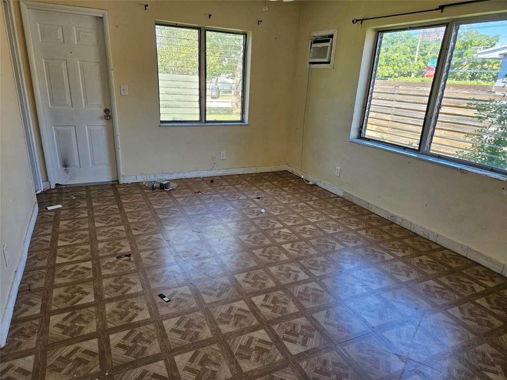 Lauderdale 2-9 D - Residential Income