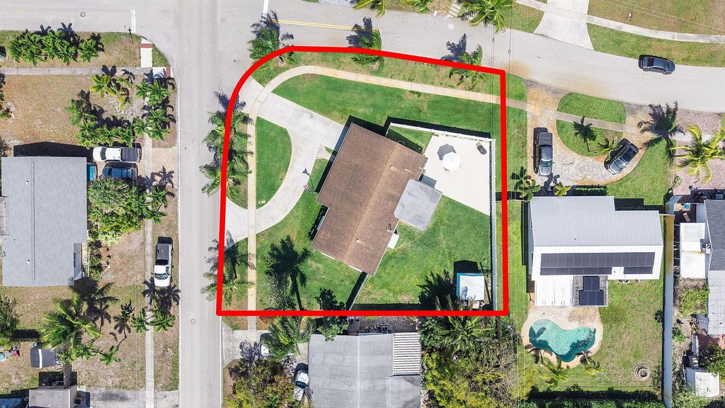 Photo of 1162 S Deerfield Avenue Avenue, Deerfield Beach, FL 33441 (MLS # R11169225)