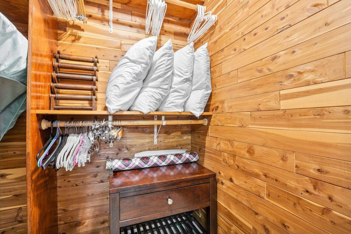 SNUG HARBOR SEC ONE - Residential