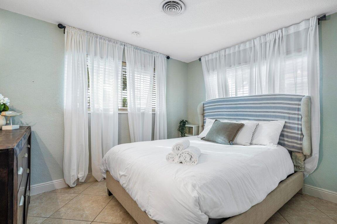 SNUG HARBOR SEC ONE - Residential