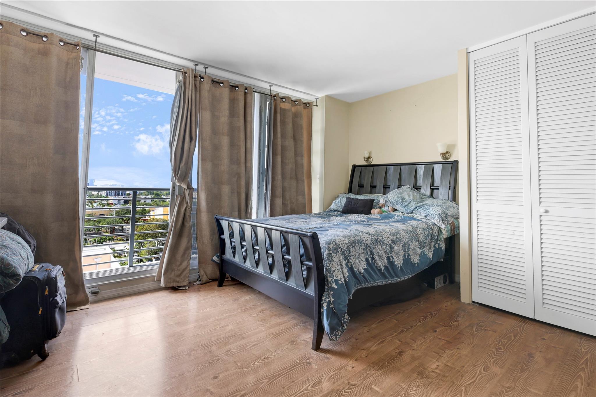 HOMETOWER - Residential