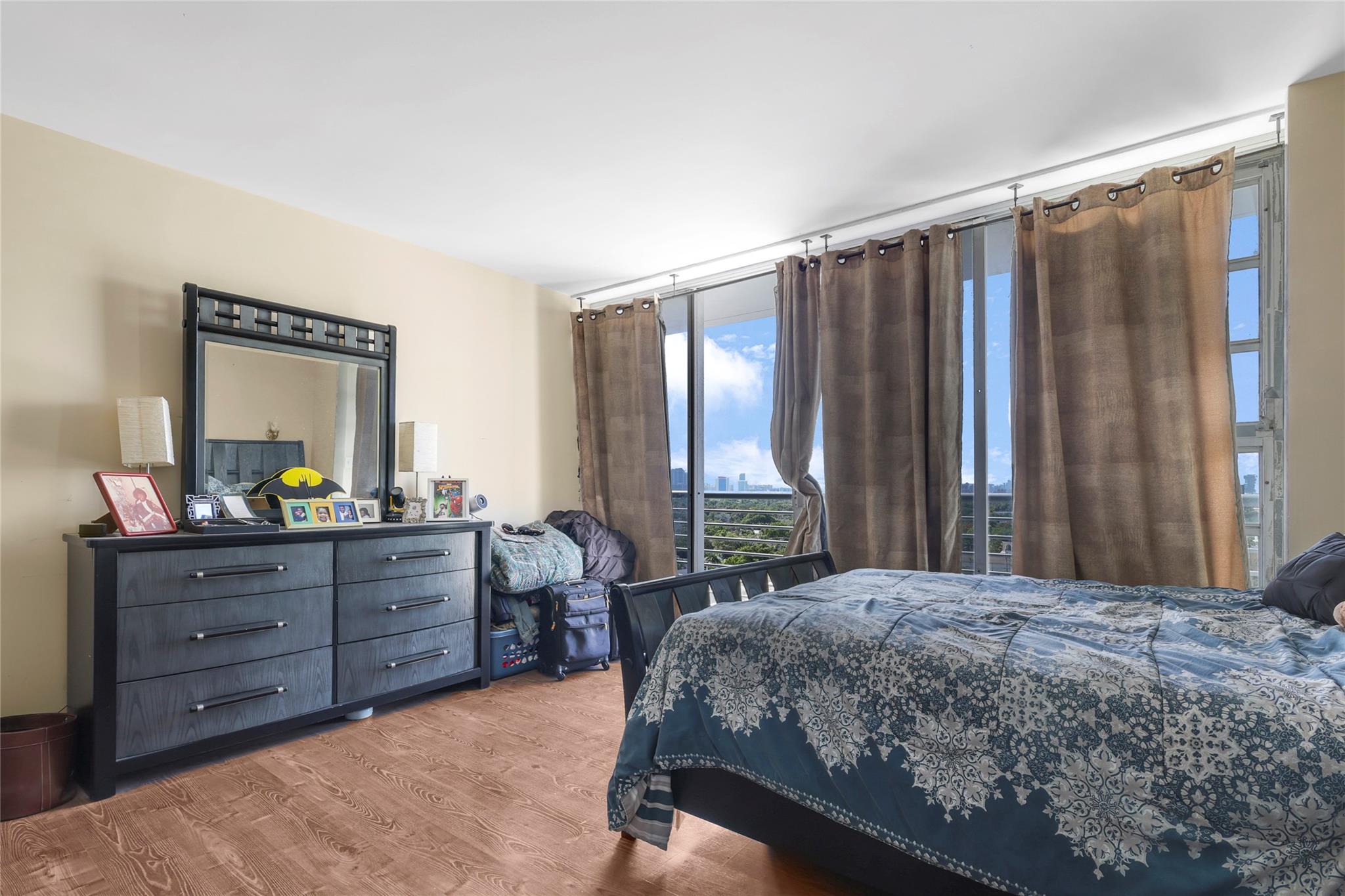 HOMETOWER - Residential