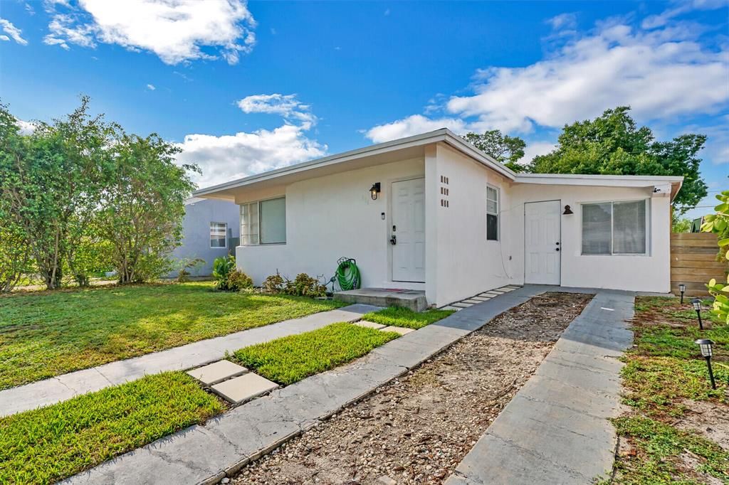 Photo of 928 39th Street St, West Palm Beach, FL 33407 (MLS # R10831377)