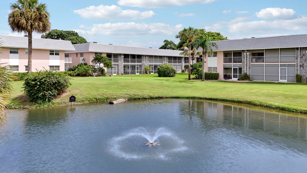 Photo of 18081 SE COUNTRY CLUB Drive #13-123, Jupiter, FL 33469 (MLS # B26078187)