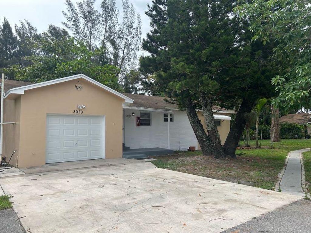 Photo of 3920 7th Avenue N, Palm Springs, FL 33461 (MLS # R11095394)