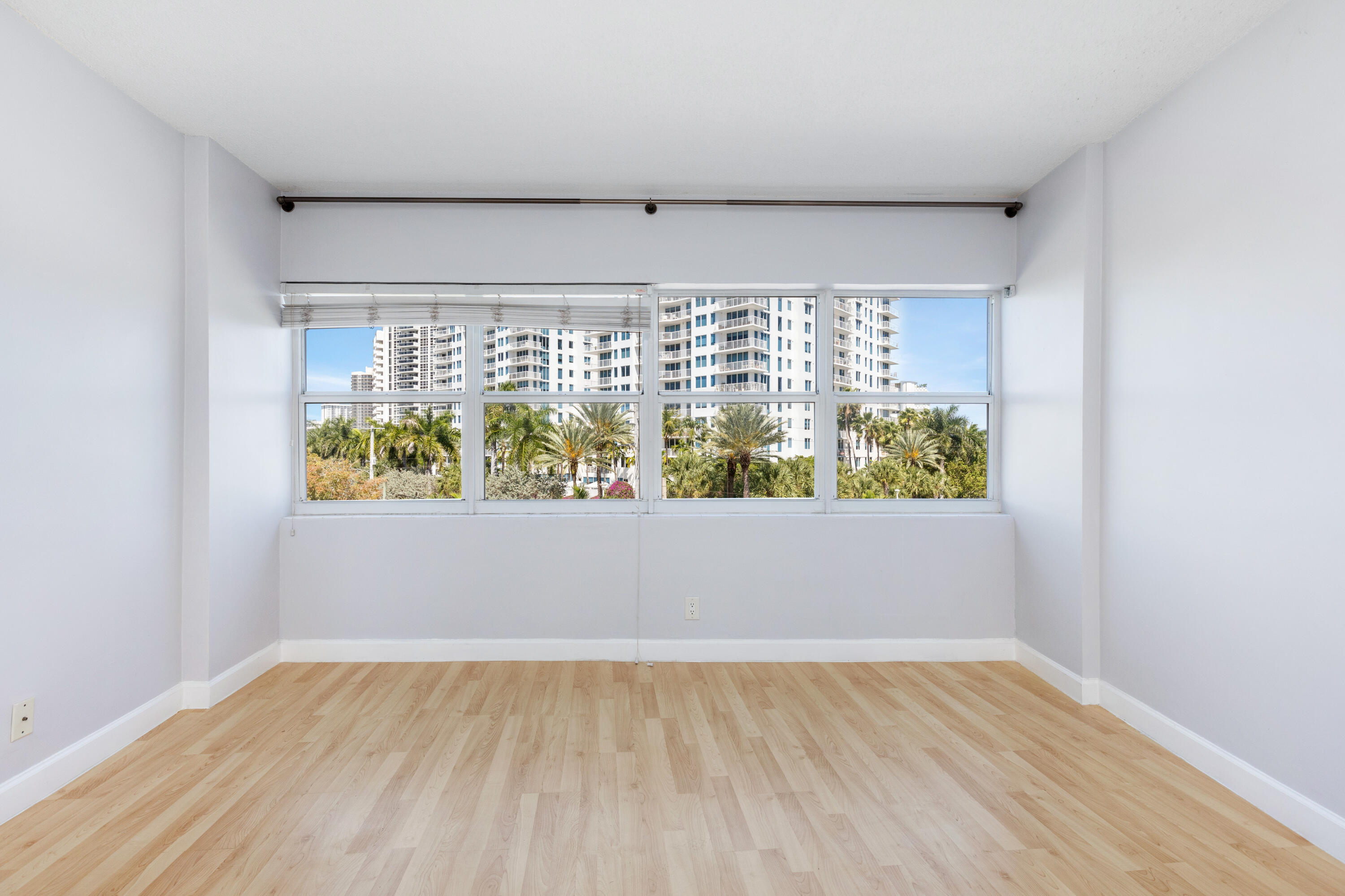 LE CERCLE BY THE BEACH CONDO - Residential