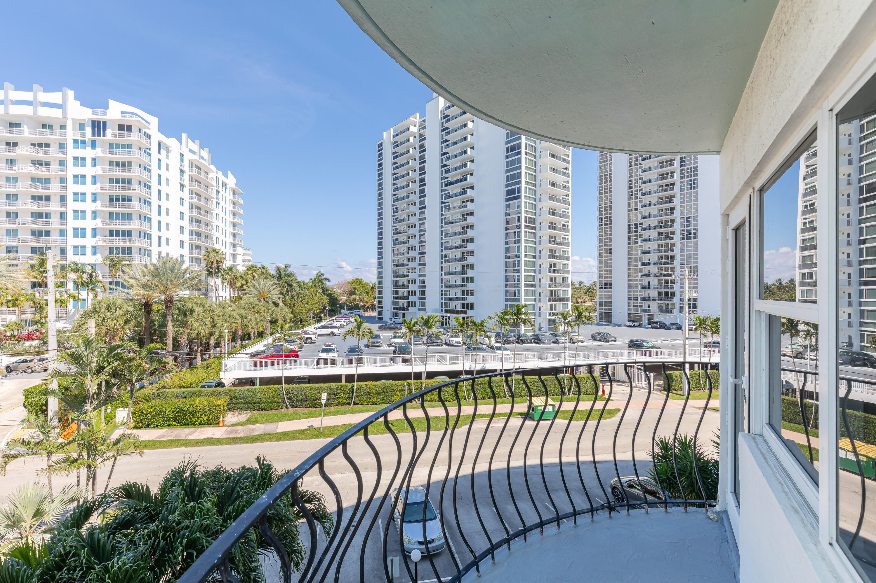 LE CERCLE BY THE BEACH CONDO - Residential