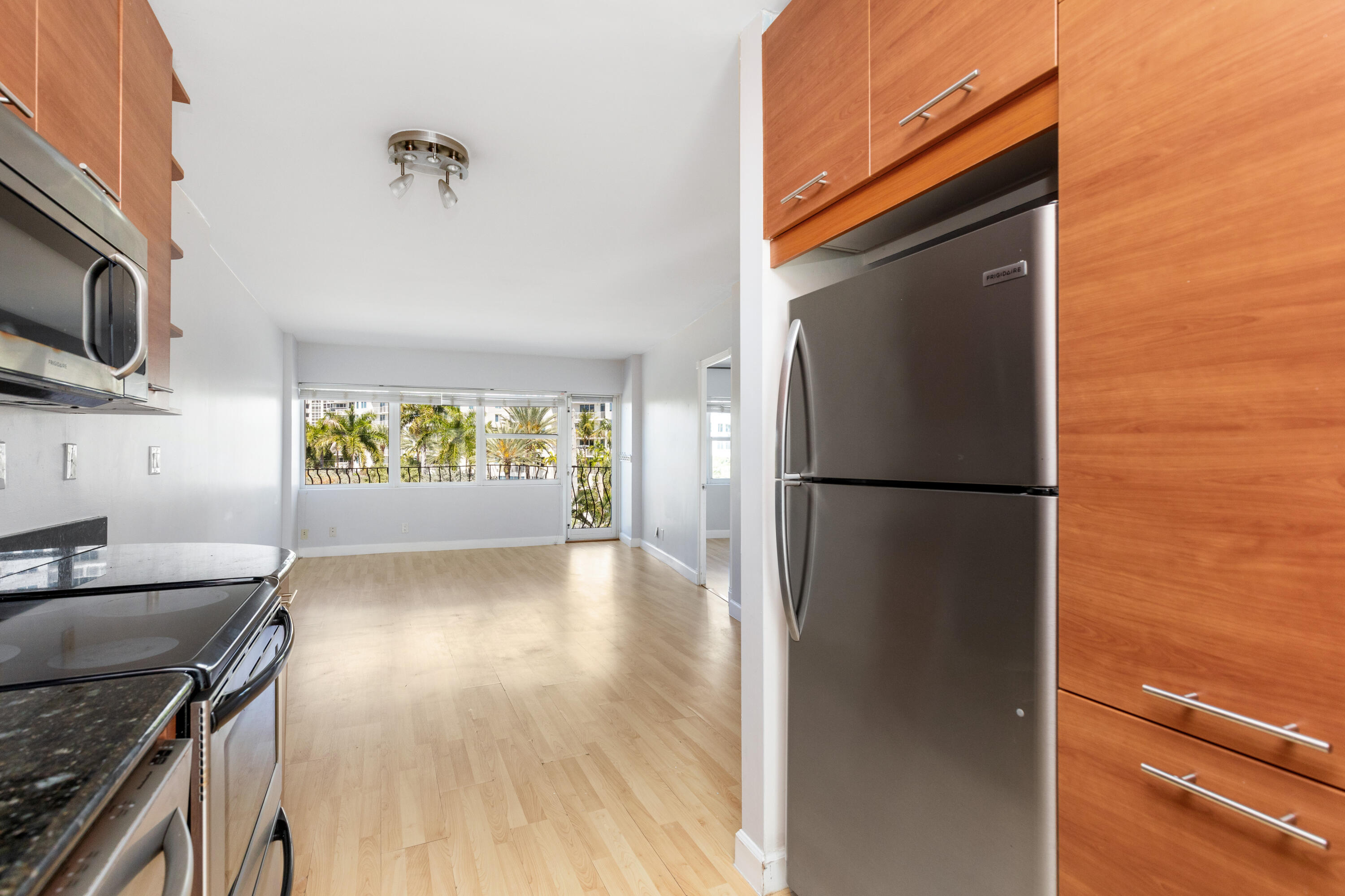 LE CERCLE BY THE BEACH CONDO - Residential