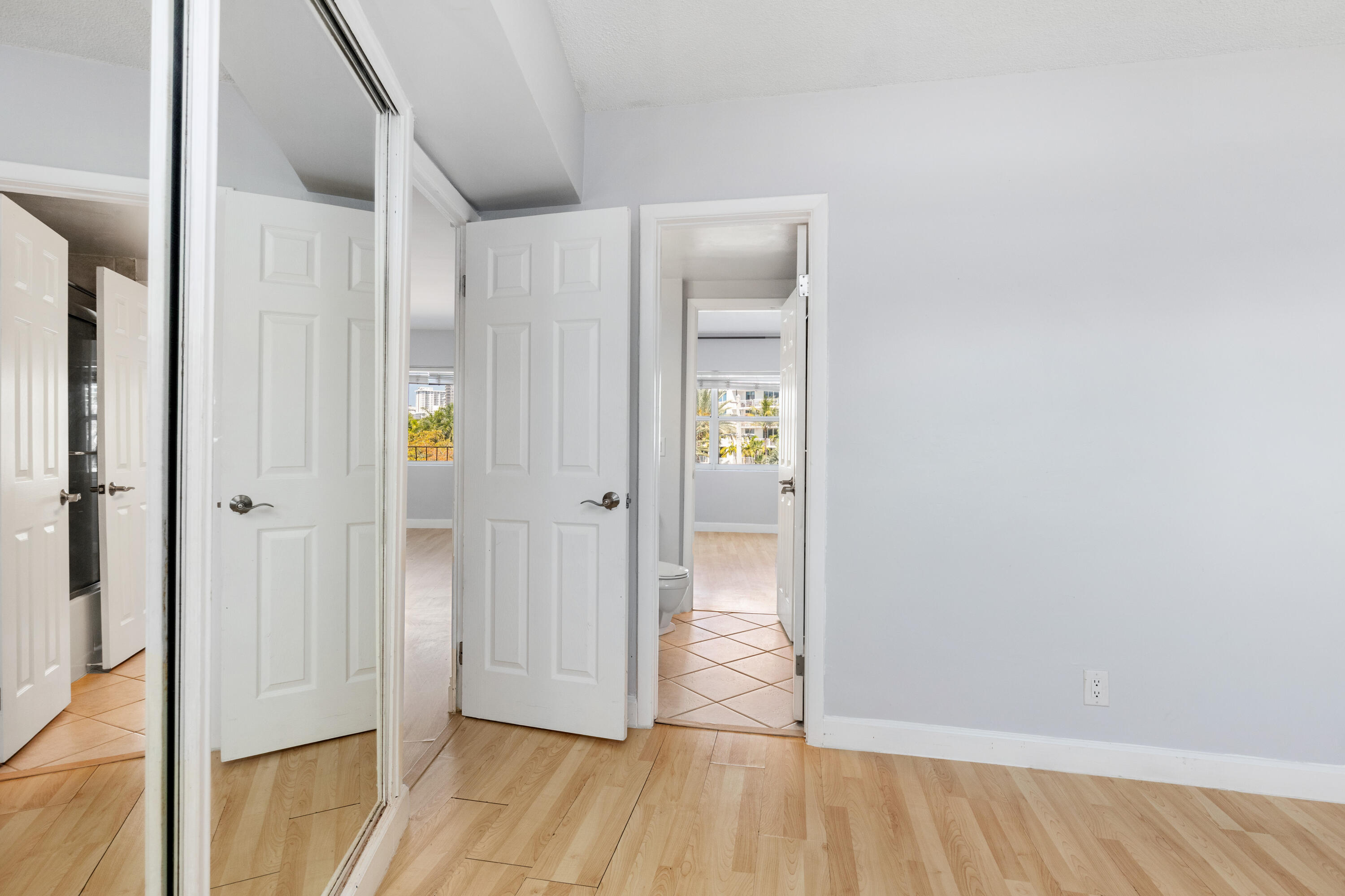 LE CERCLE BY THE BEACH CONDO - Residential