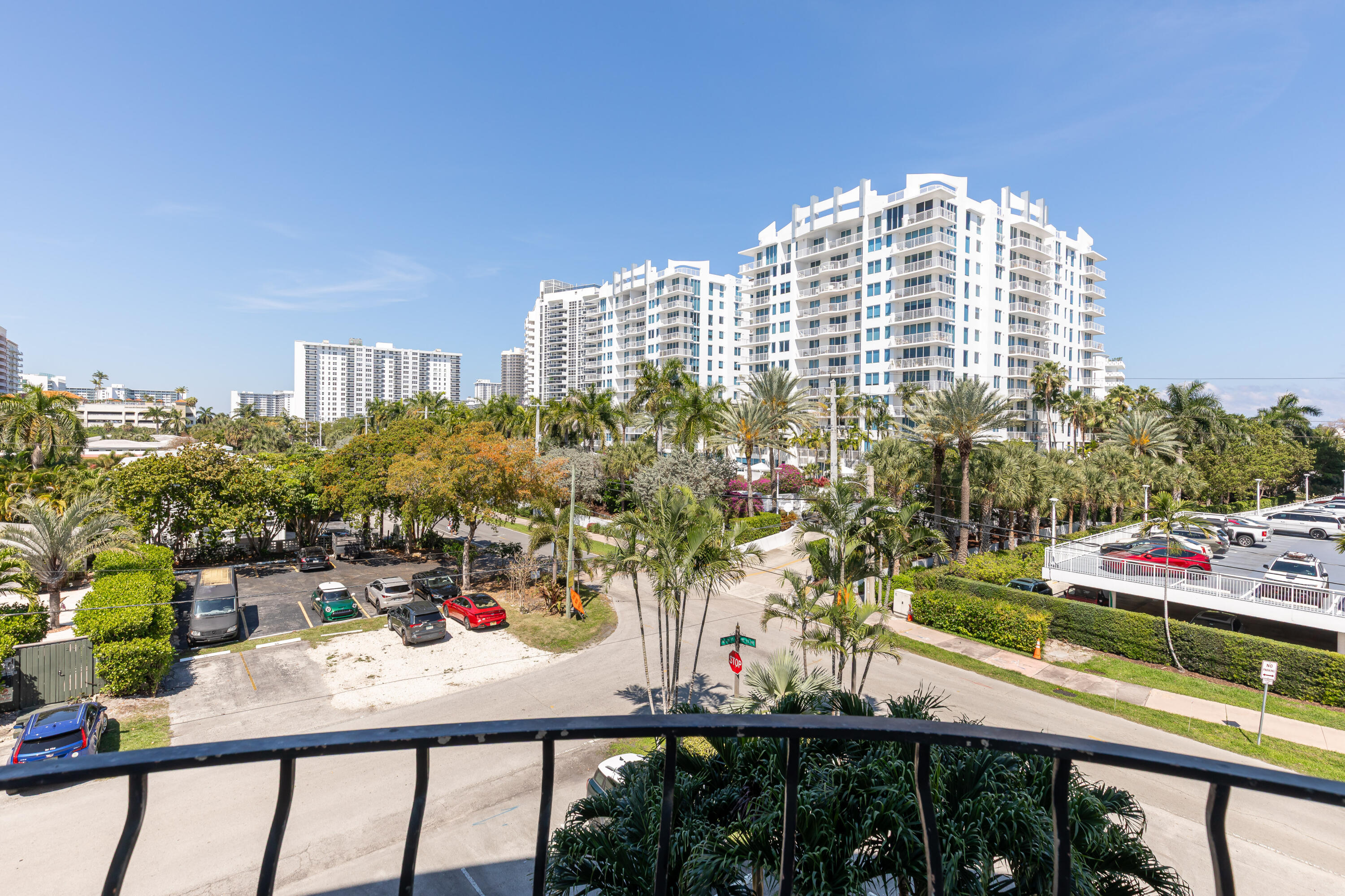 LE CERCLE BY THE BEACH CONDO - Residential