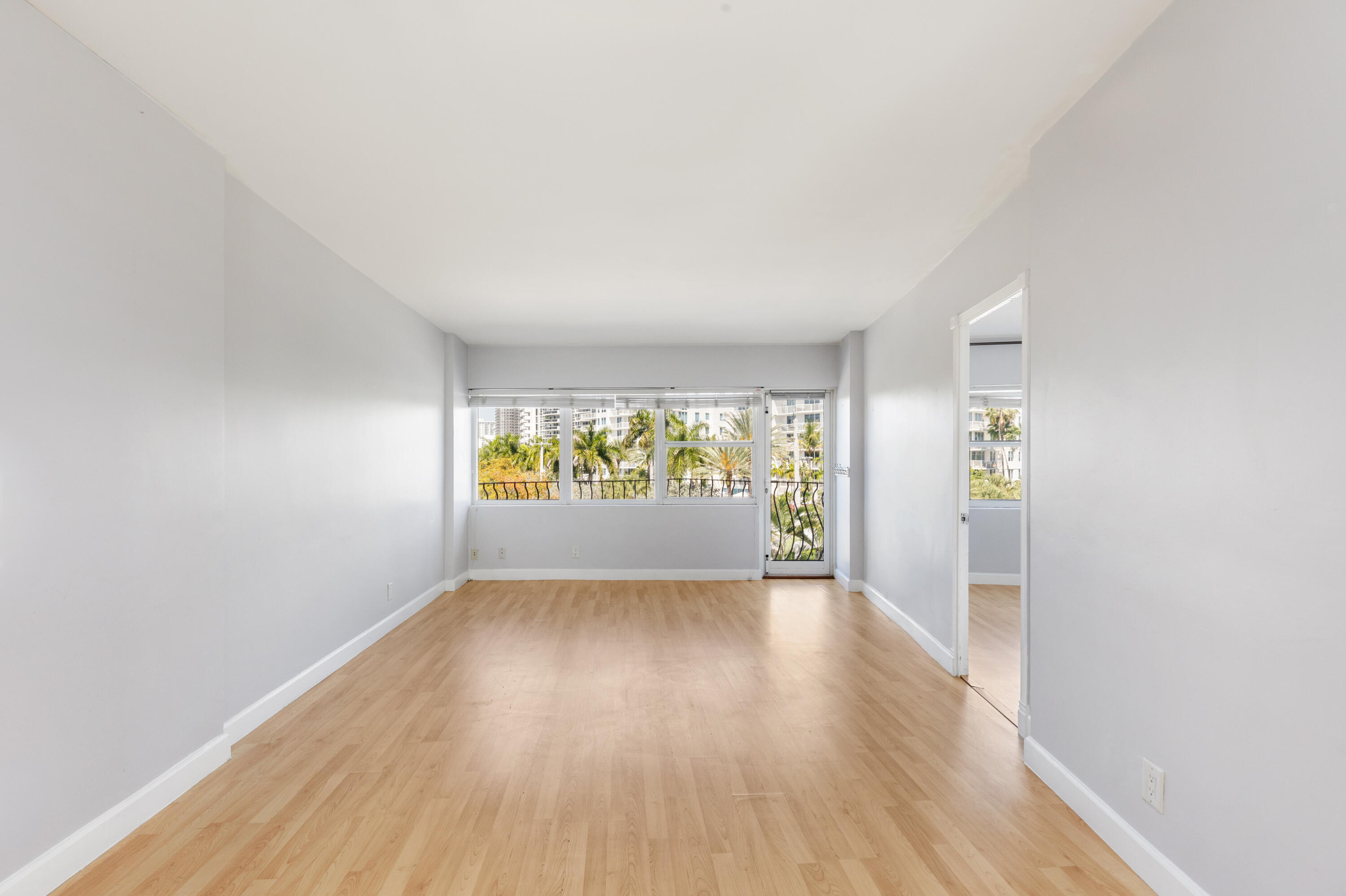 LE CERCLE BY THE BEACH CONDO - Residential