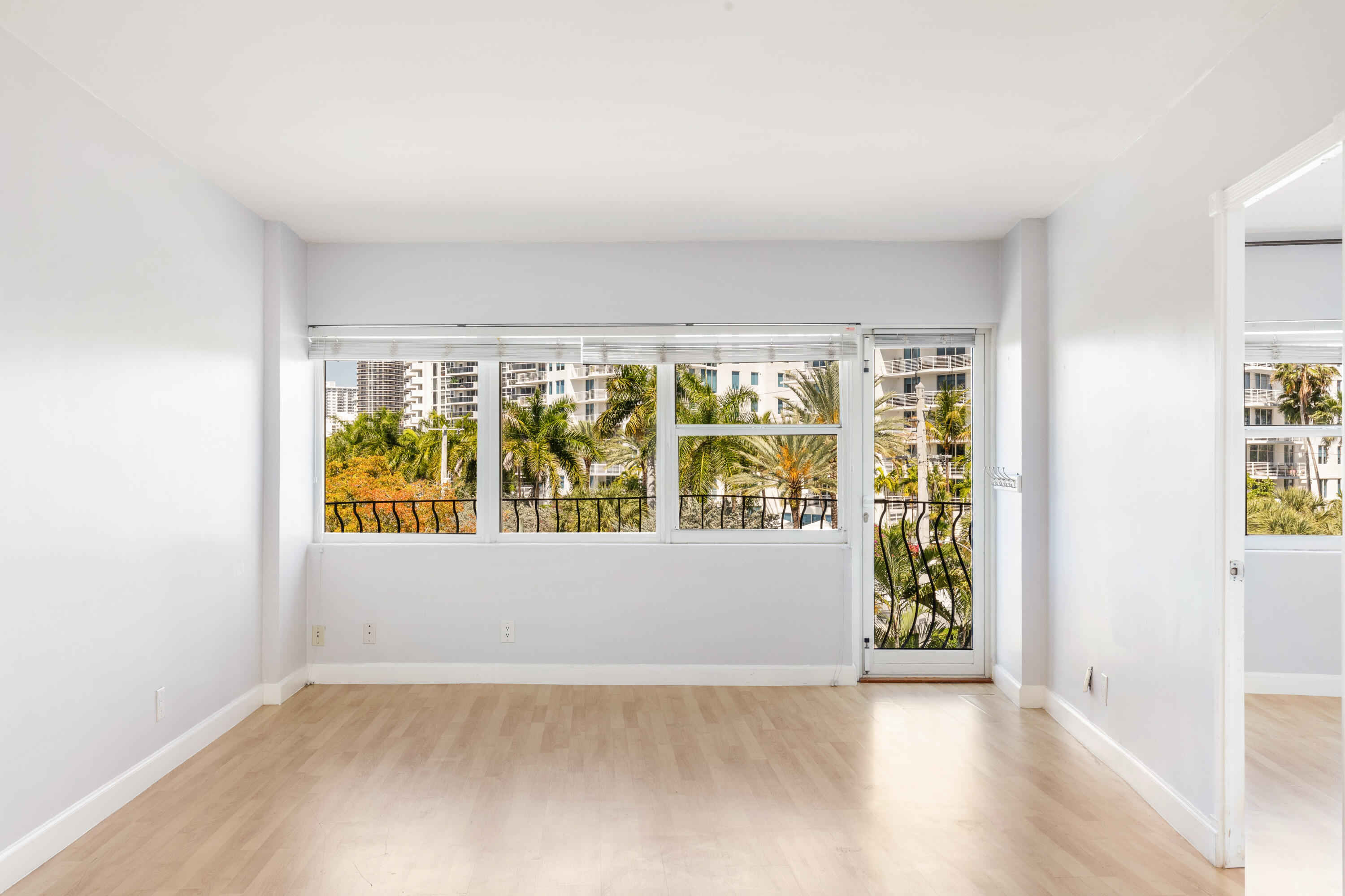 LE CERCLE BY THE BEACH CONDO - Residential