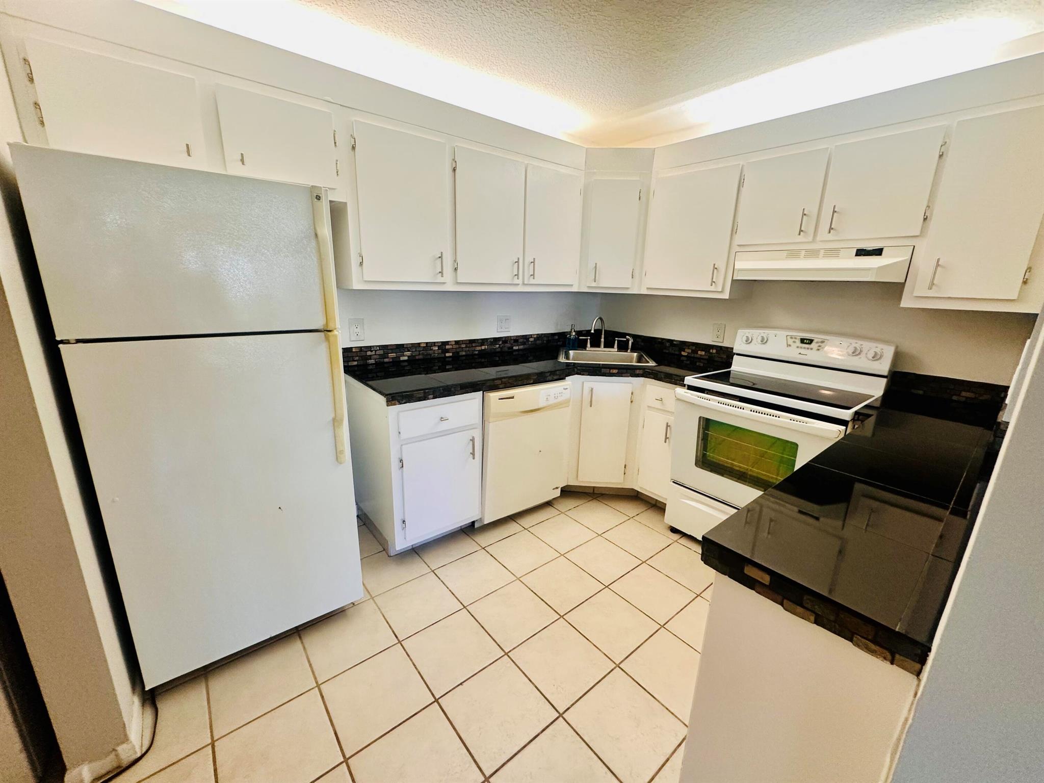4759 Sable Pine Circle A1, West Palm Beach, FL, 33417/$229,000 4 4759 Sable Pine Circle A1