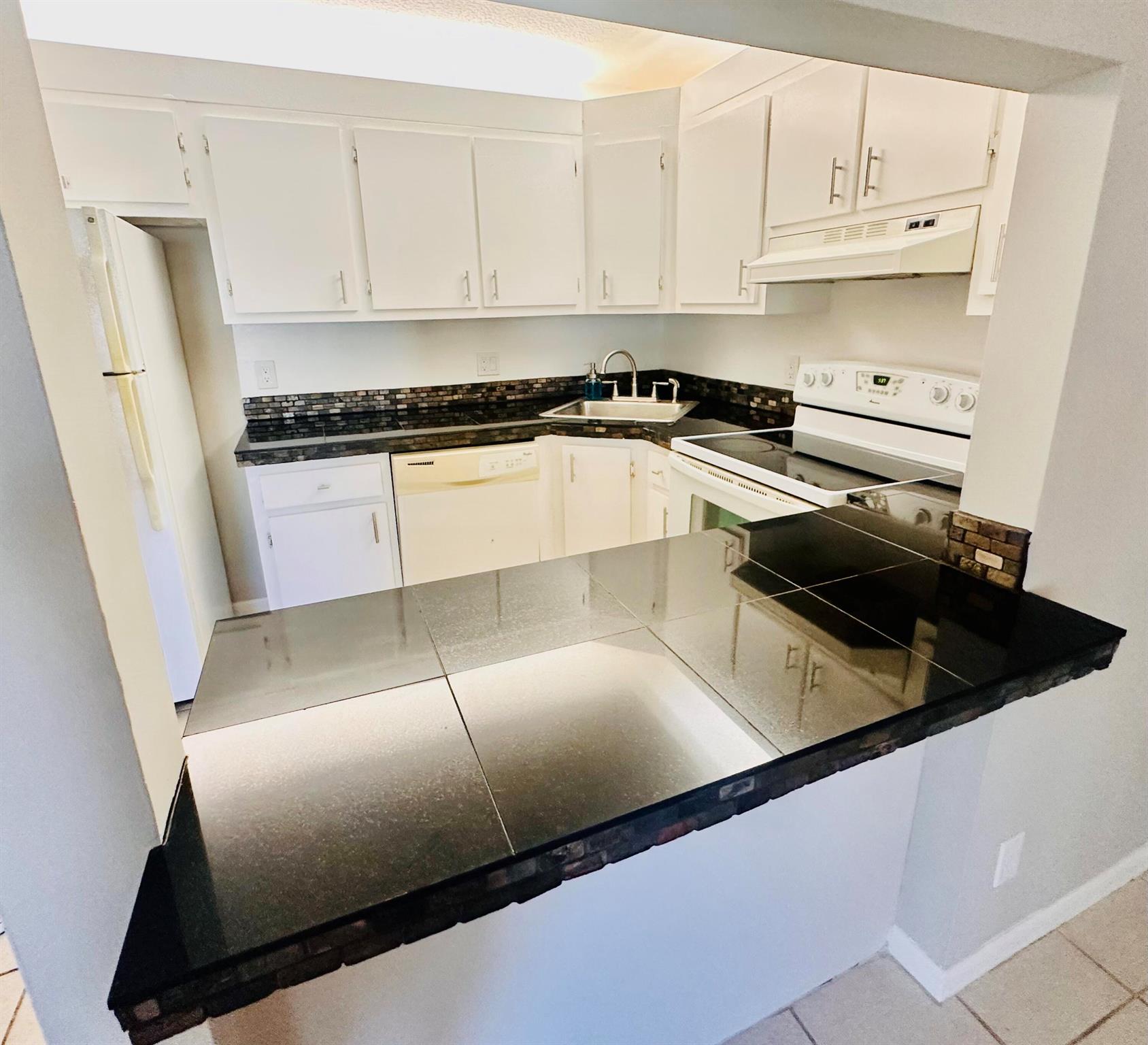 4759 Sable Pine Circle A1, West Palm Beach, FL, 33417/$229,000 2 4759 Sable Pine Circle A1