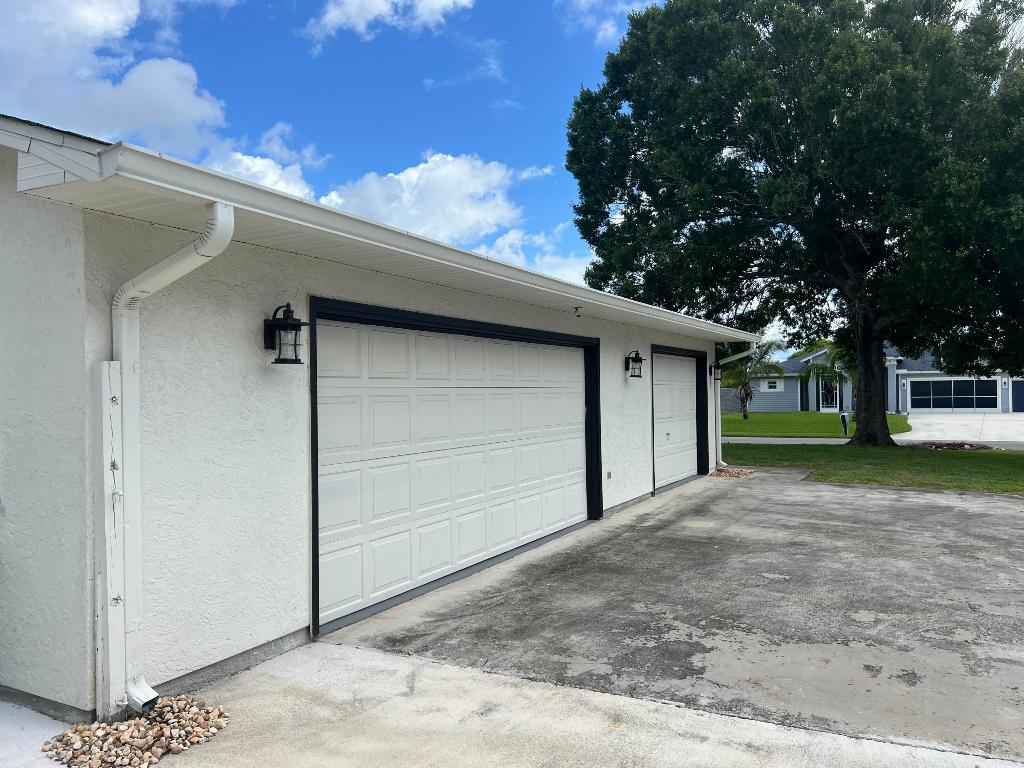 1290 SW Fletcher Lane