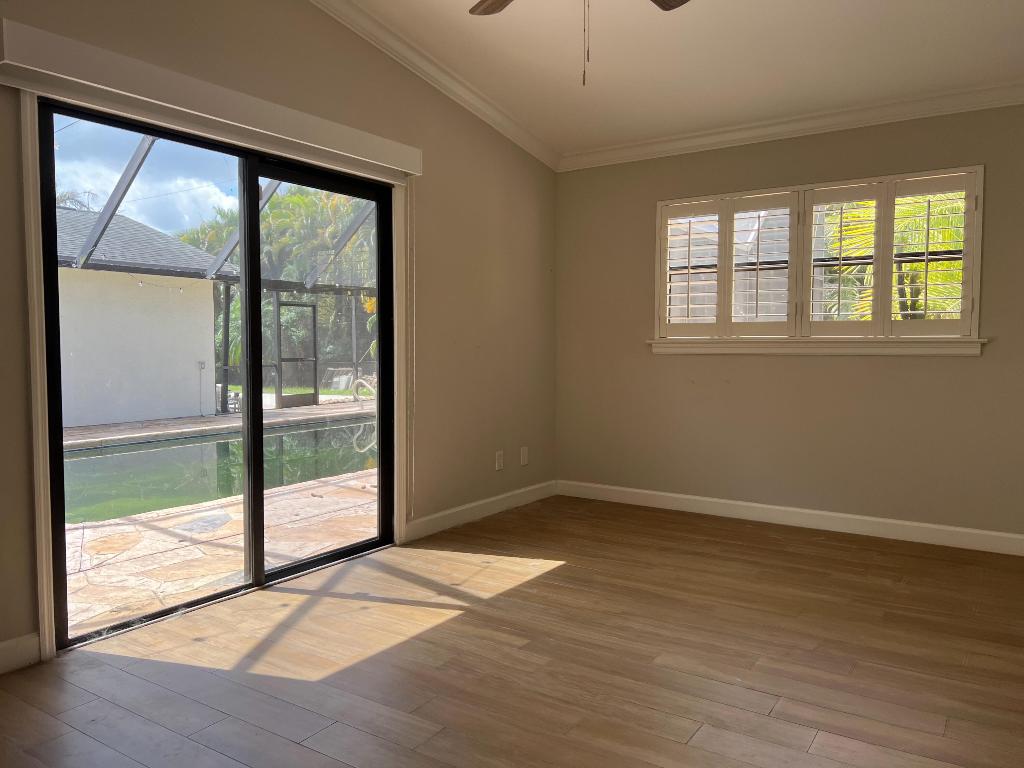 1290 SW Fletcher Lane