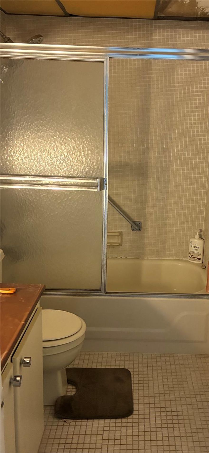 Welcome to this charming condominium featuring a host of recent upgrades! The air conditioner was replaced in 2022, and the plumbing was also updated that same year. The roof is newer, having been replaced in 2017. Enjoy the enclosed patio, perfect for relaxing. The property is currently tenant-occupied on a month-to-month basis, with no long-term lease. Plus, the HOA includes internet and cable, and residents have access to a fantastic weight room. Don’t miss out on this wonderful opportunity!