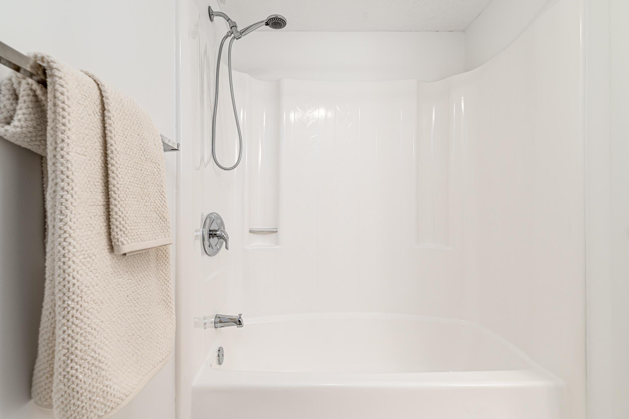 THE VILLAGE OF STUART CON - Residential Lease