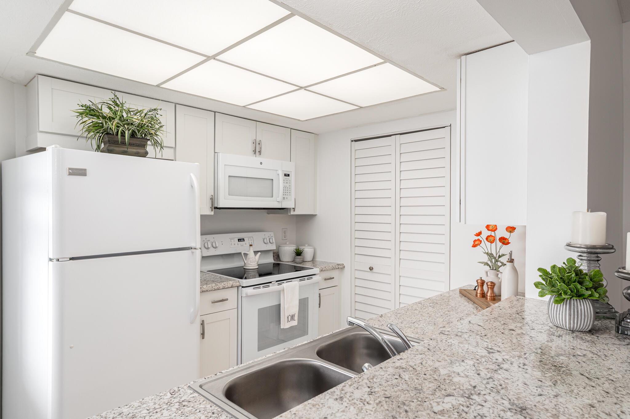 THE VILLAGE OF STUART CON - Residential Lease